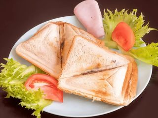 Tost z pieczarkami i serem