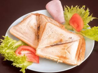 Tost z szynka i serem