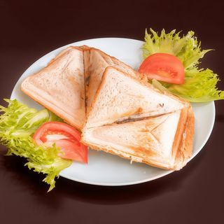 Tost Wege z pomidorem, serem i rukolą