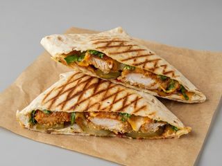 Crunchy grillowany pełnoziarnisty placek w formie kiszonki