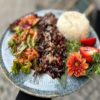 ZAJEBISTA WOŁOWINA NA LIŚCIU