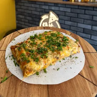 Pizza firmowa na blachy- szynka, pieczarki, ser