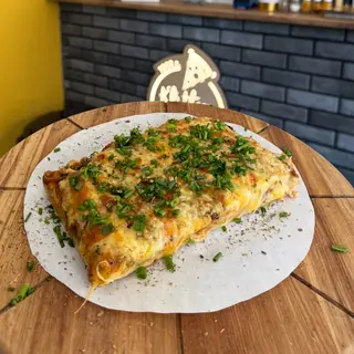 Pizza firmowa na blachy - salami ser