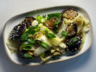 Shiitake i kapusta stir-fry
