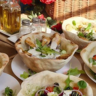 Sałatka Cezar w foccaci