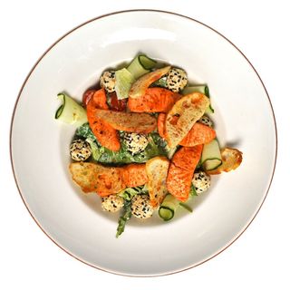 SAŁATKA Z ŁOSOSIEM