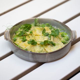 Quadroni nadziewane mascarpone i czosnkiem niedźwiedzim