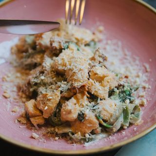 Szpinakowe tagliatelle z kurczakiem