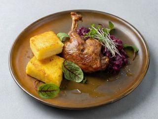 Konfitowana noga z kaczki