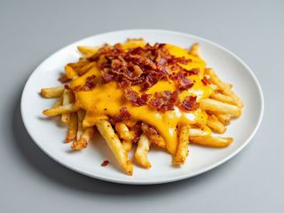 Frytki z serem i bekonem