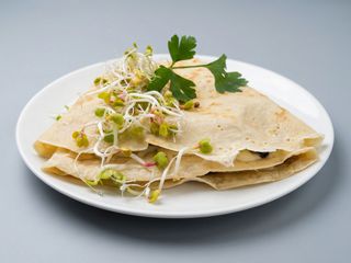 Naleśnik tuńczyk, avocado