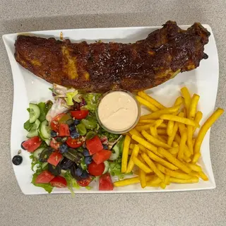 Żeberka BBQ z pieczonymi ziemniakami