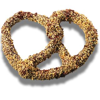 Precel z mleczną czekoladą i orzechami arachidowymi