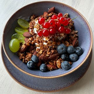 Jogurt naturalny z domową granolą