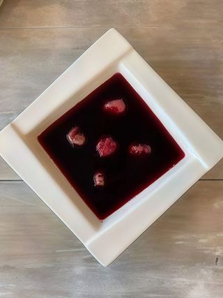 Barszcz czerwony z mięsnymi uszkami