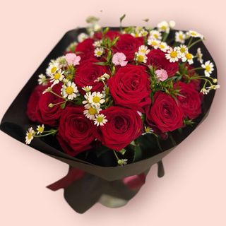 Róża plus rumianek.