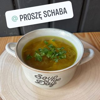 Rosół z gęsi  z domowym makaronem