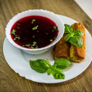 Barszcz czerwony z uszkami