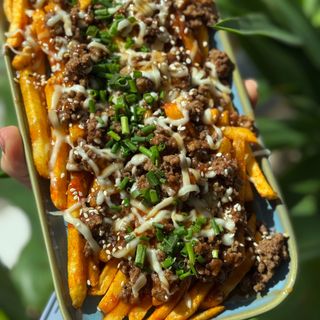 Frytki po koreańsku (K-fries z mieloną wołowiną)