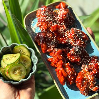 Korean Fried Chicken w sosie słodko-lekkopikantnym