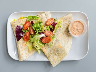 QUASADILLA KURCZAK W PANIERCE