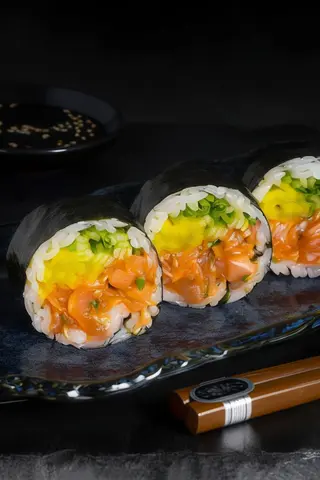 Futomaki tatar łosoś