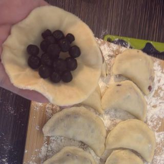 PIEROGI Z JAGODAMI 