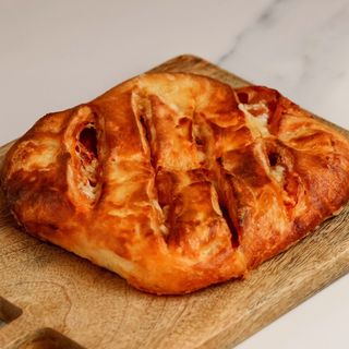 Chaczapuri z boczkiem i serem