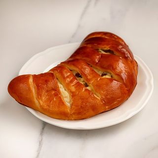 Drożdżówka z twarogiem i rodzynkami