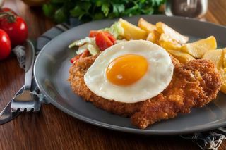 Kotlet Schabowy z Jajkiem Sadzonym
