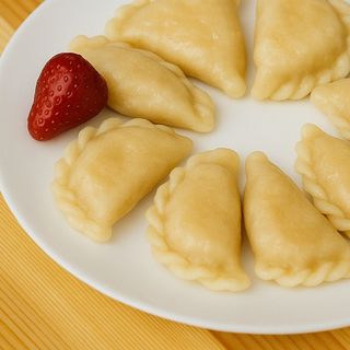 Pierogi z twarogiem i truskawkami 7 szt.