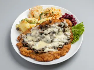 Schab po kowalsku z pieczarkami i serem żółtym