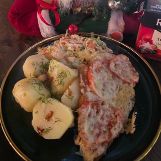 Filet z kurczaka z zapiekanym serem i pomidorem