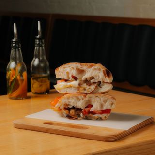 Panino z focacci z serem scamorza - Śniadanie