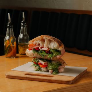 Panino z focacci z mortadelą - Śniadanie