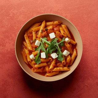 46. Sos Pomidorowy + Rukola + Ser Sałatkowy