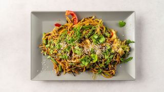 Makaron z udkiem teriyaki na ostro