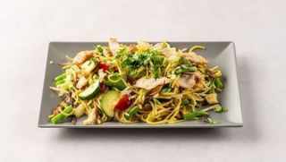 Makaron z wieprzowiną i warzywami