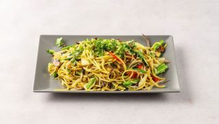 Makaron z krewetkami i warzywami