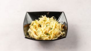 Surówka z białej kapusty