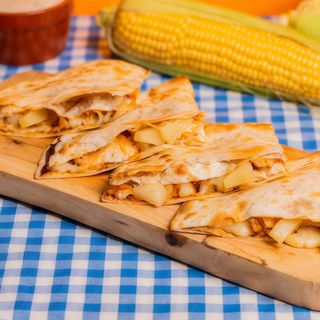 Pikantna hawaiian quesadilla