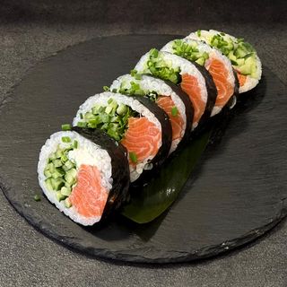 Futomaki łosos 6 szt