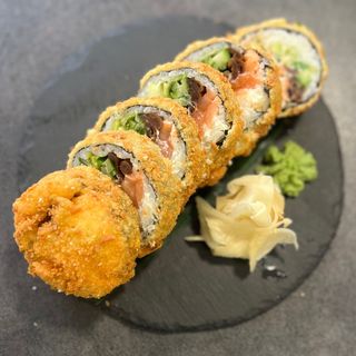 FUTOMAKI TEMPURA ŁOSOŚ 6 szt.