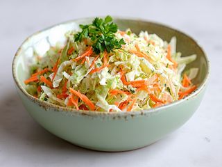 Surówka z białej kapusty bezglutenowa