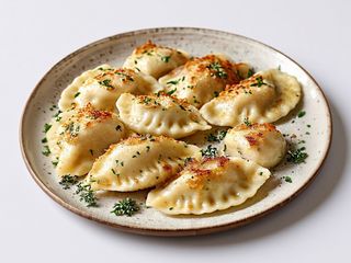 Micha pierogów z bryndzą i oscypkiem