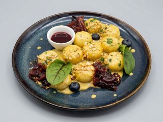 Kluski śląskie w sosie serowym 