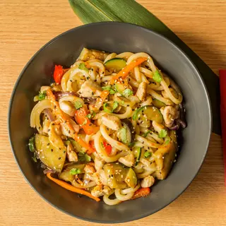 Udon z kalmarami i krewetkami