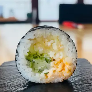 Futomaki z tilapią w tempurze