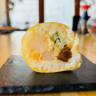 Futomaki w omlecie z krewetkami w tempurze