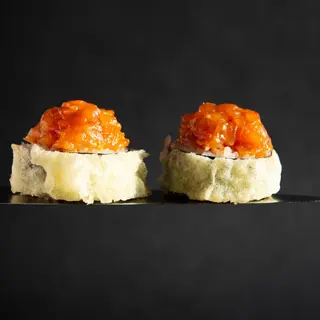 Futomaki w tempurze z tatarem z łososia